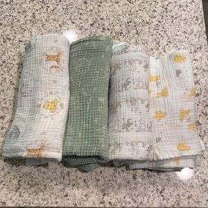 Aden + Anais Essentials Muslin Swaddles (4pack) Disney Winnie + Friends
